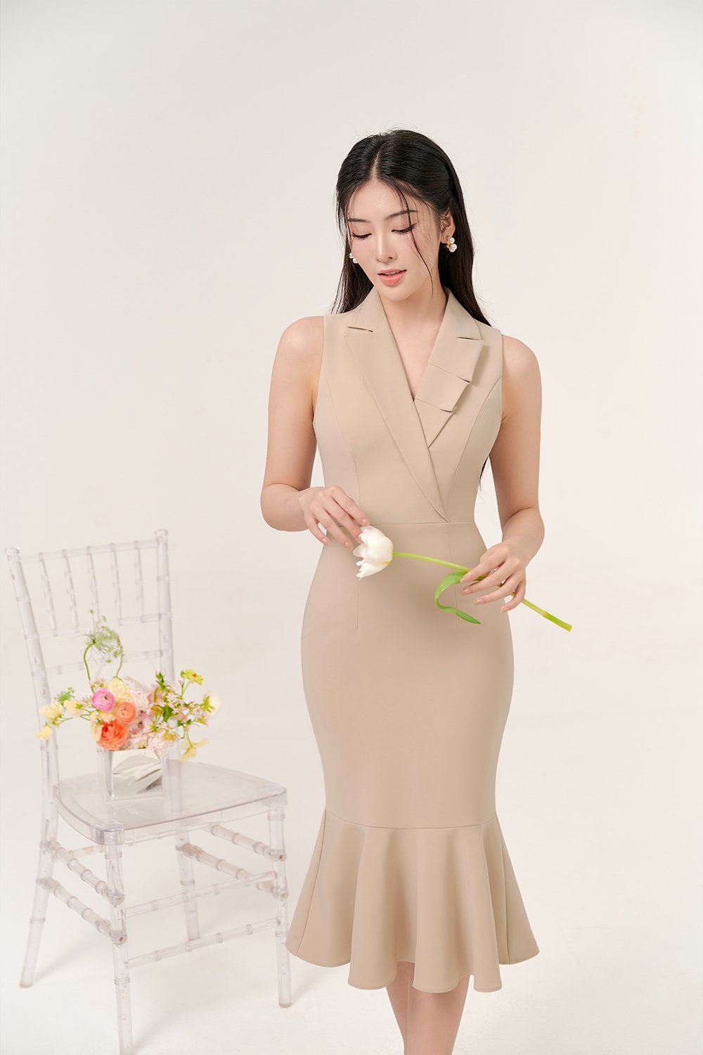 Taeyeon Pleated Lapel Mermaid Dress In Cream