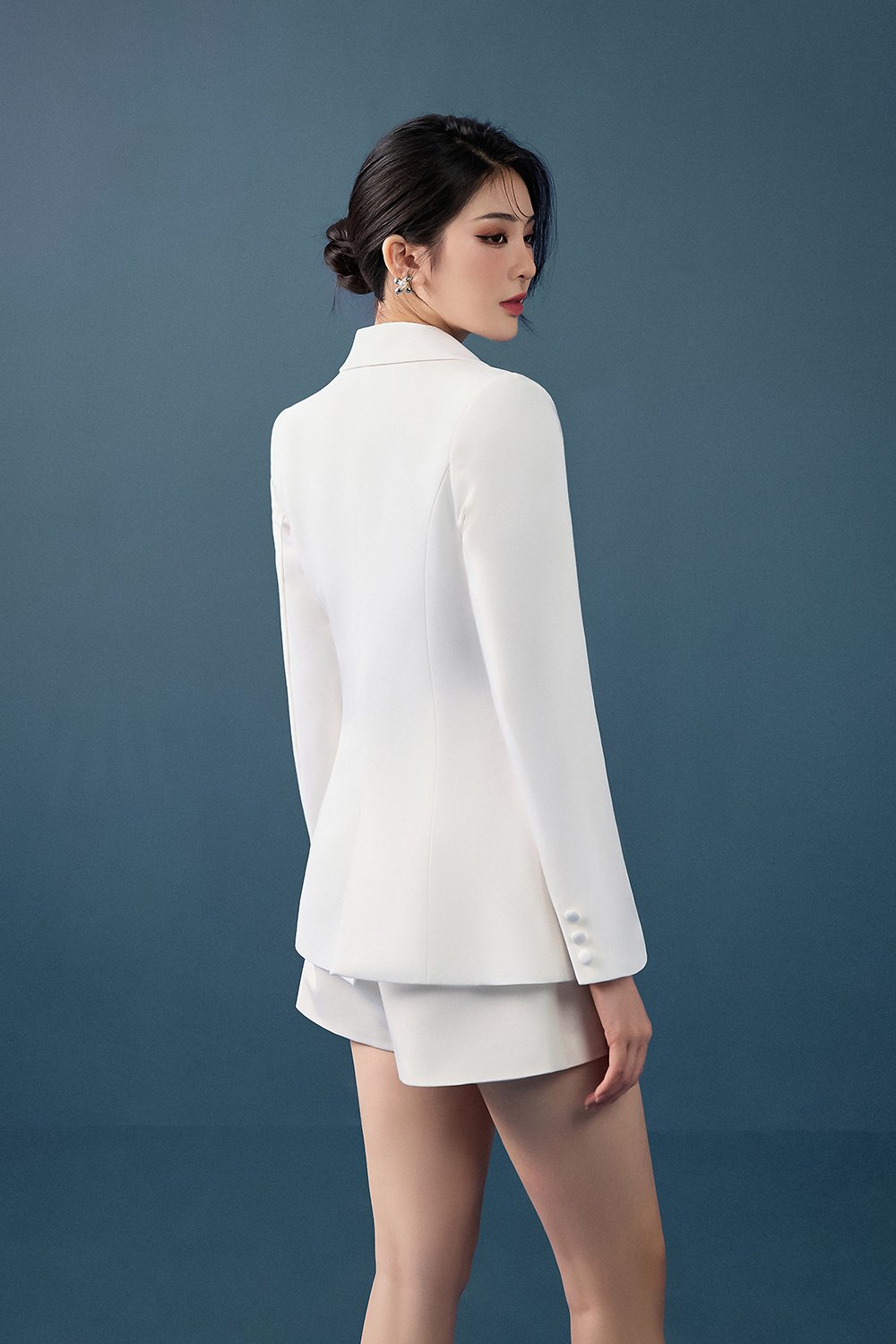 Areum Relaxed Fit Shoulder Padded Blazer in Iconic White