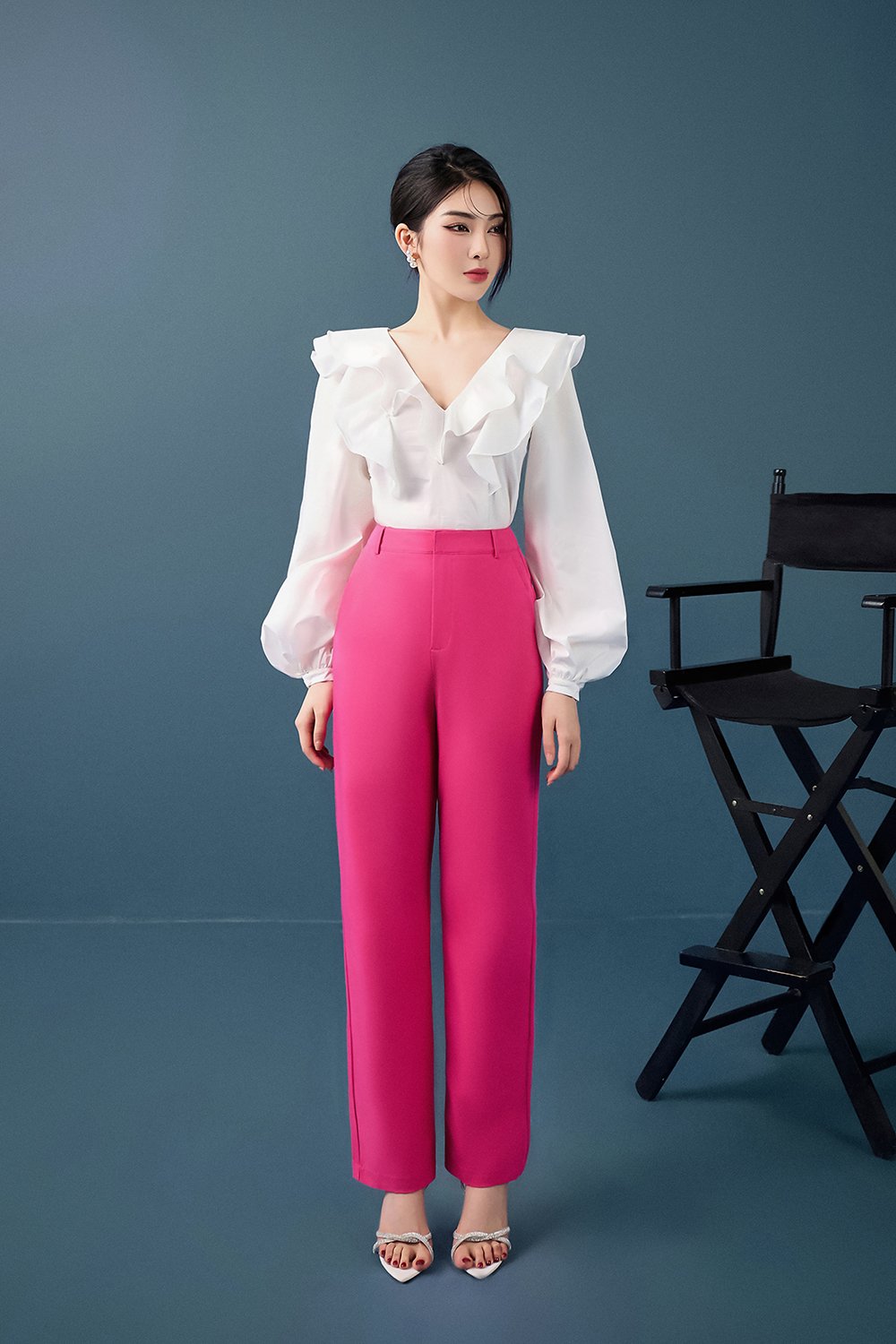 Yiseo Bishop Sleeves Ruffles Blouson in Iconic White