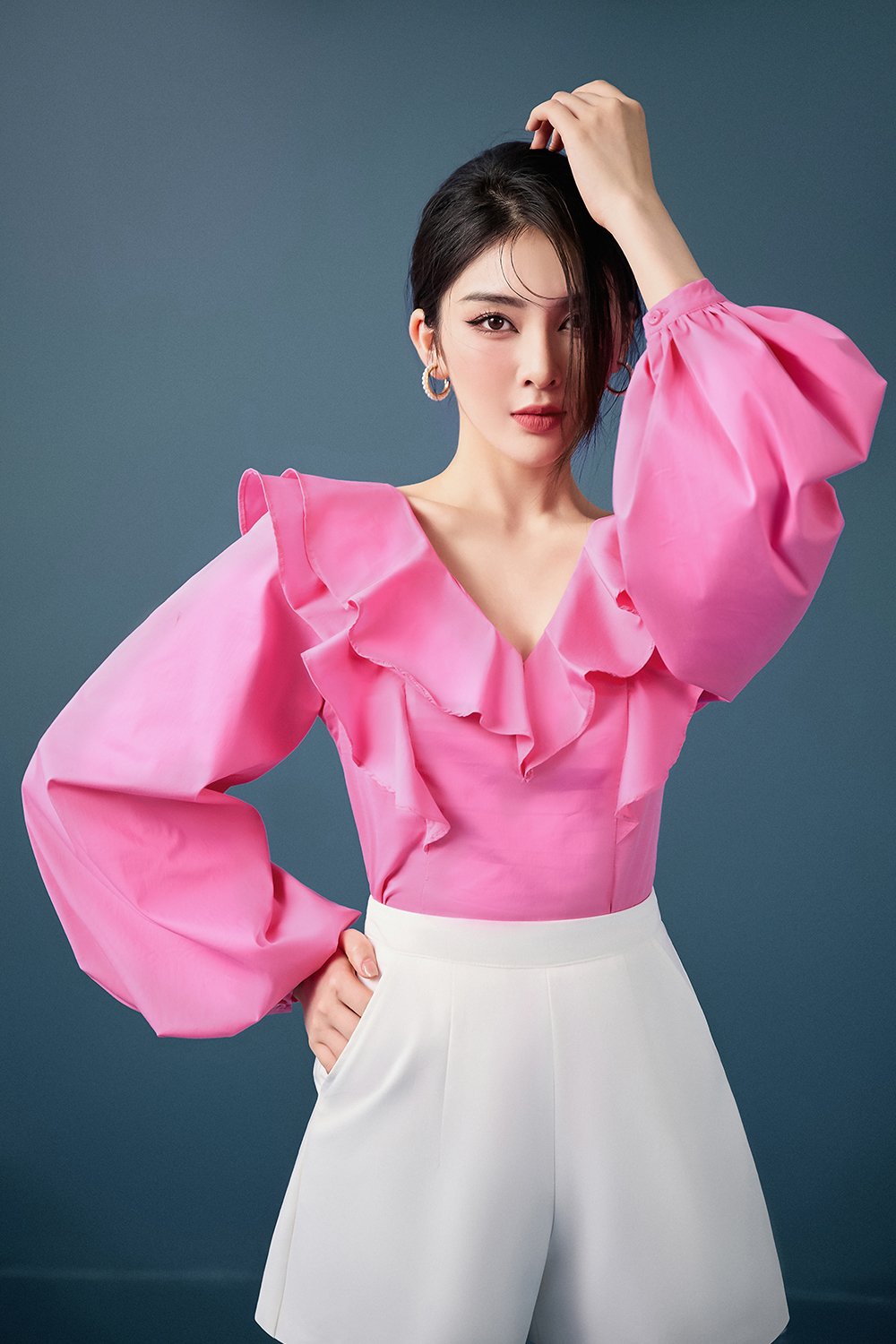 Yiseo Bishop Sleeves Ruffles Blouson in Flamingo Pink