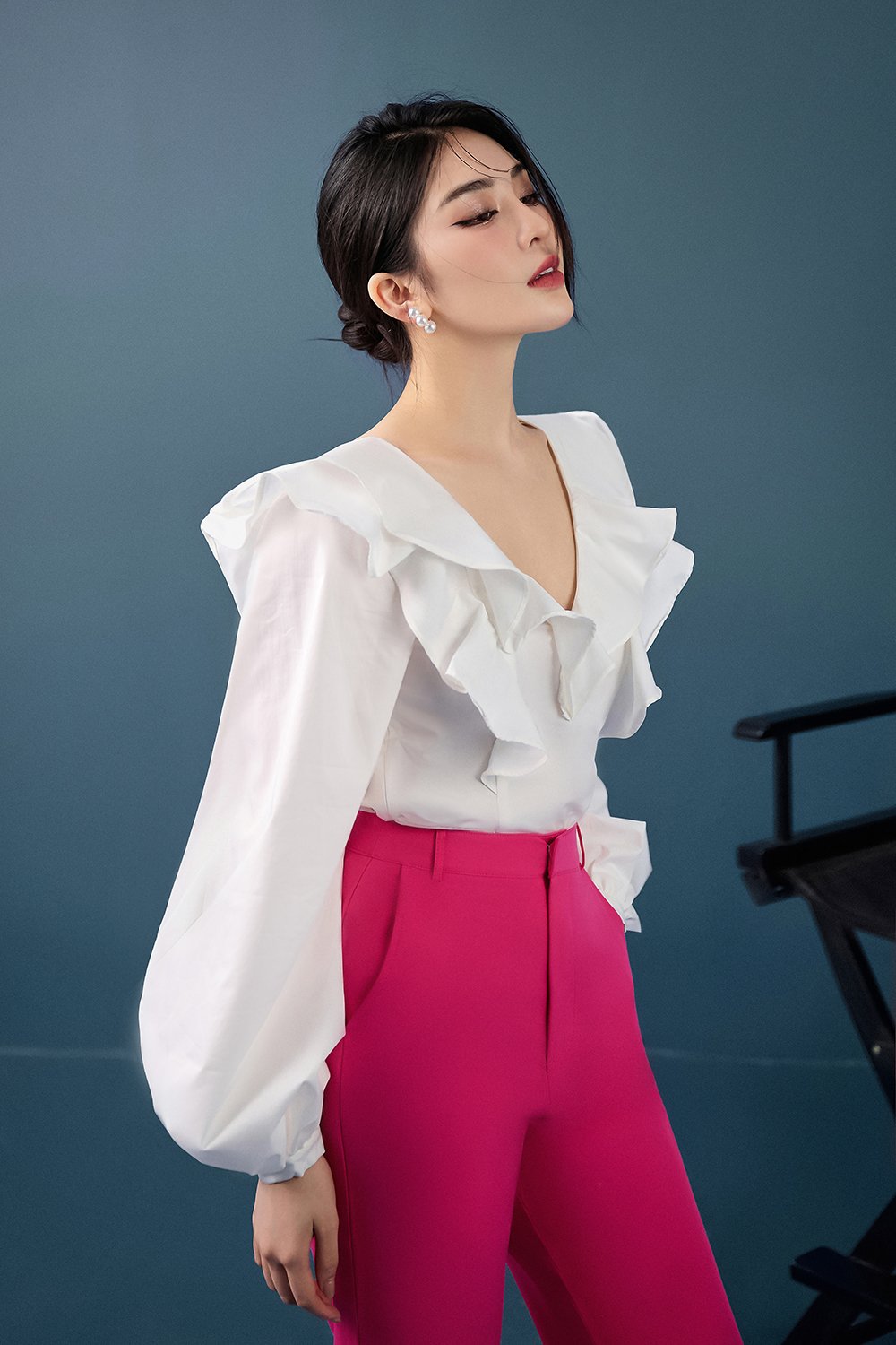 Yiseo Bishop Sleeves Ruffles Blouson in Iconic White