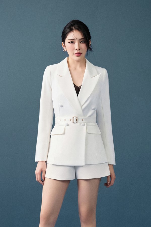 Areum Relaxed Fit Shoulder Padded Blazer in Iconic White