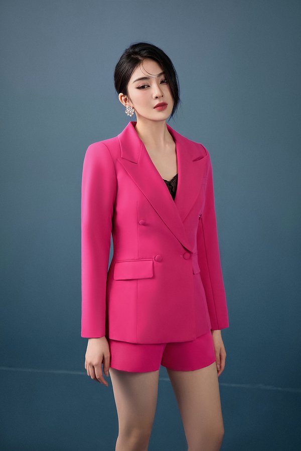 Areum Relaxed Fit Shoulder Padded Blazer in Hot Pink