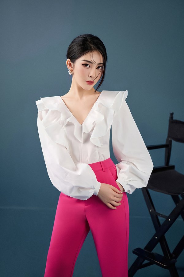 Yiseo Bishop Sleeves Ruffles Blouson in Iconic White