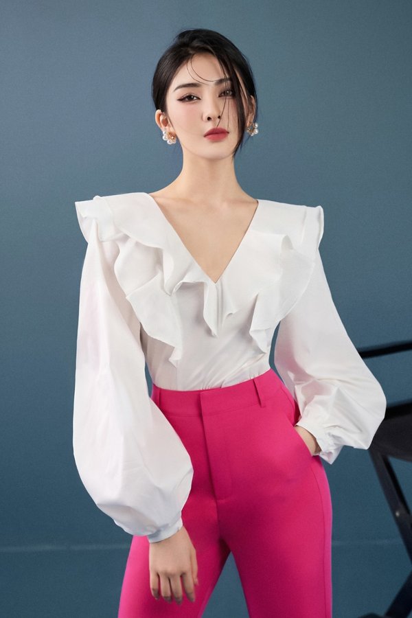 Yiseo Bishop Sleeves Ruffles Blouson in Iconic White