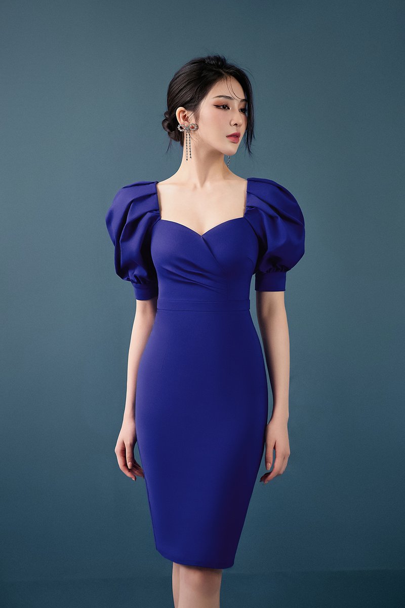 https://d12hzjwrv4lm49.cloudfront.net/sites/files/chello/images/products/202305/800xAUTO/hana_puffy_sleeves_sweetheart_pencil_dress_in_royal_blue_2.jpg