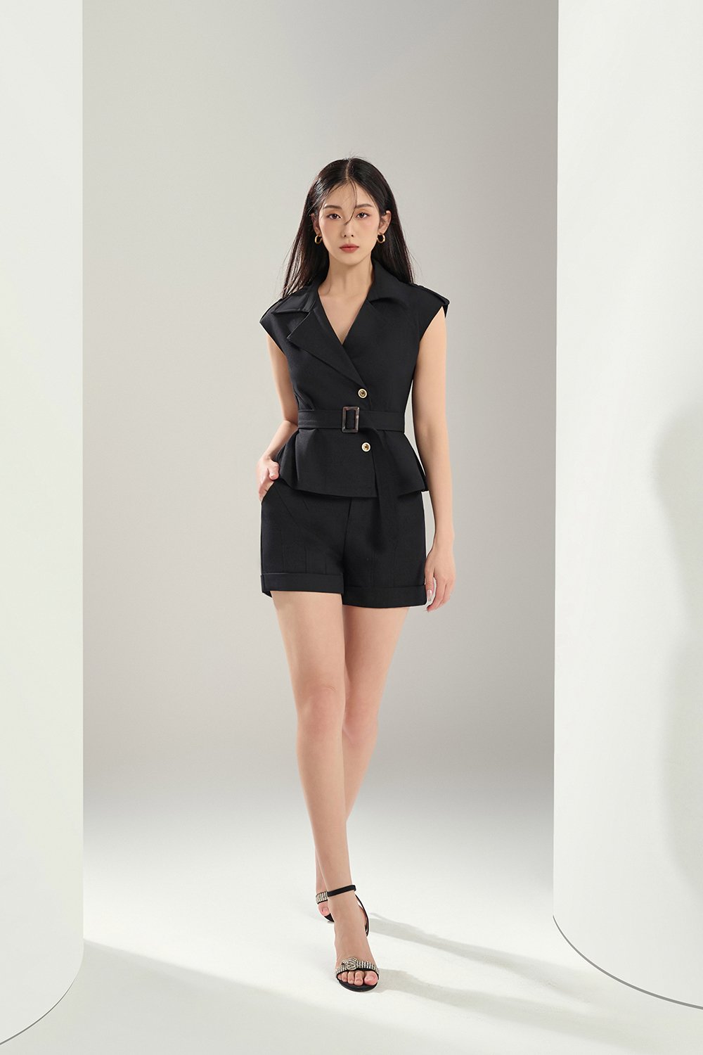 Elvire Tailored Cuff Shorts in Classic Black