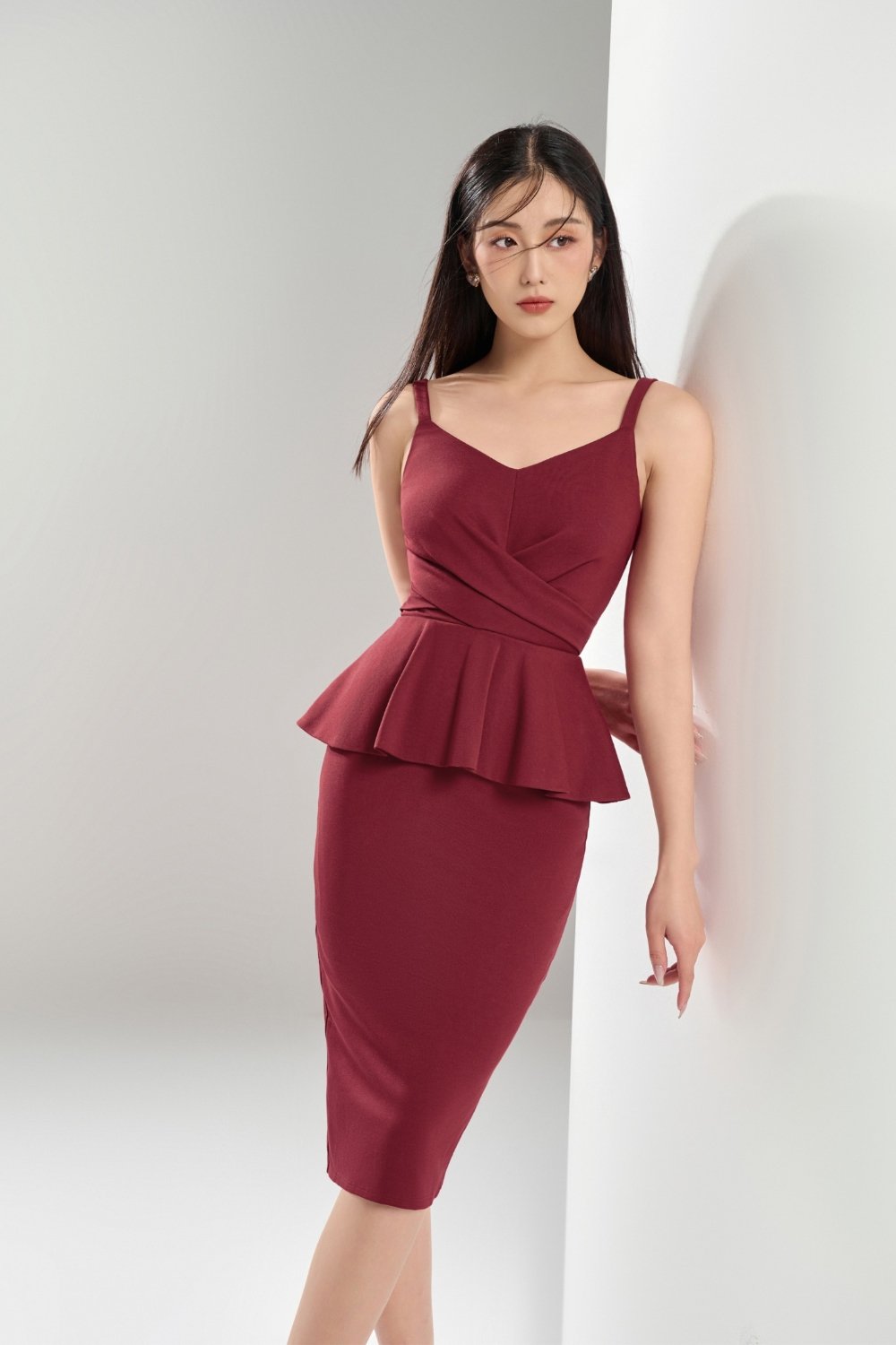 Ines Fitted Peplum Midi Dress in Maroon