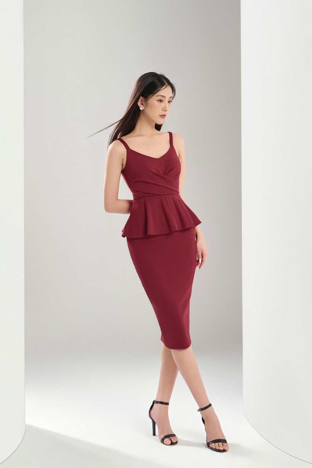 Ines Fitted Peplum Midi Dress in Maroon