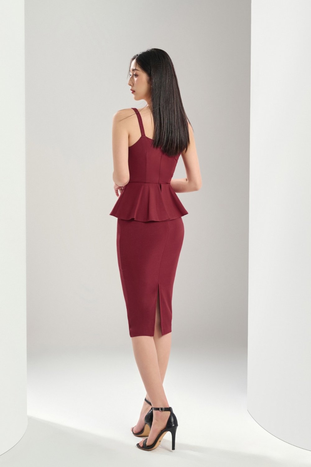 Ines Fitted Peplum Midi Dress in Maroon