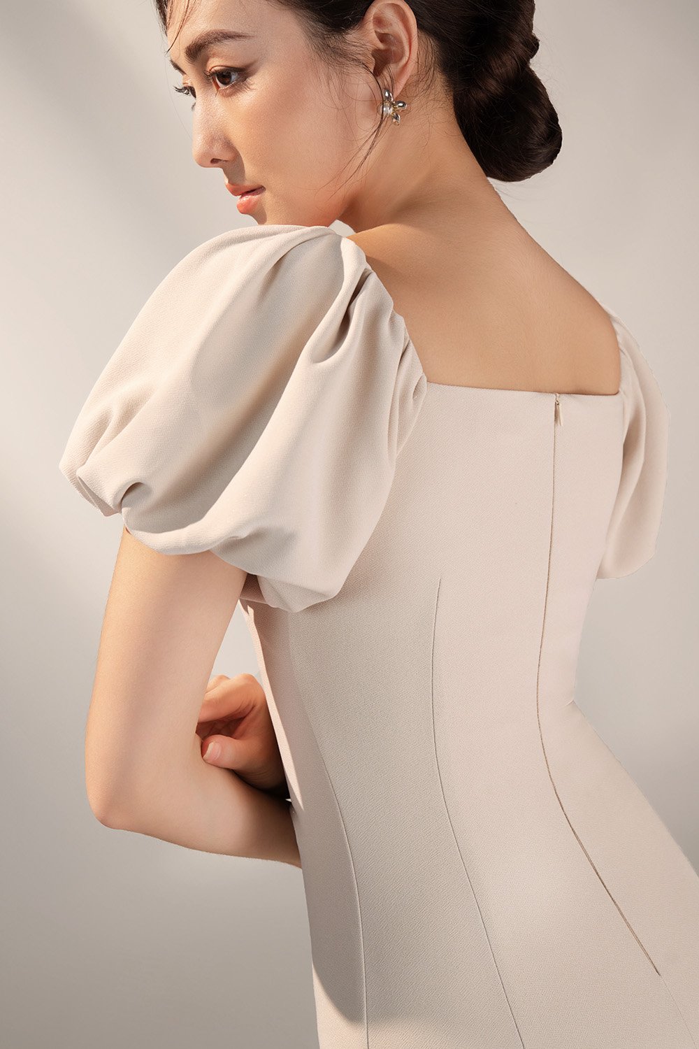 Calista Padded Puffy Sleeves Ruched Midi Dress in Ivory