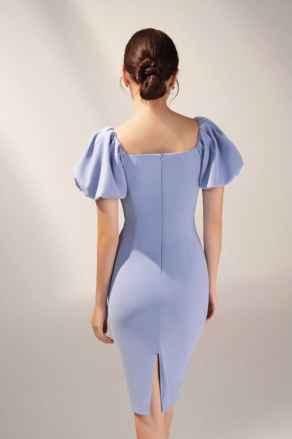 Calista Padded Puffy Sleeves Ruched Midi Dress in Periwinkle Blue