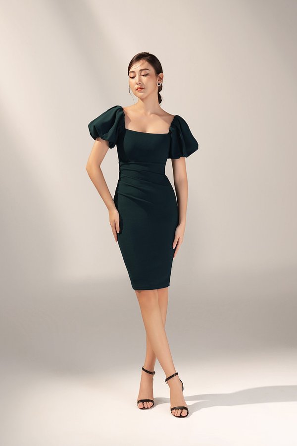 Calista Padded Puffy Sleeves Ruched Midi Dress in Emerald Green