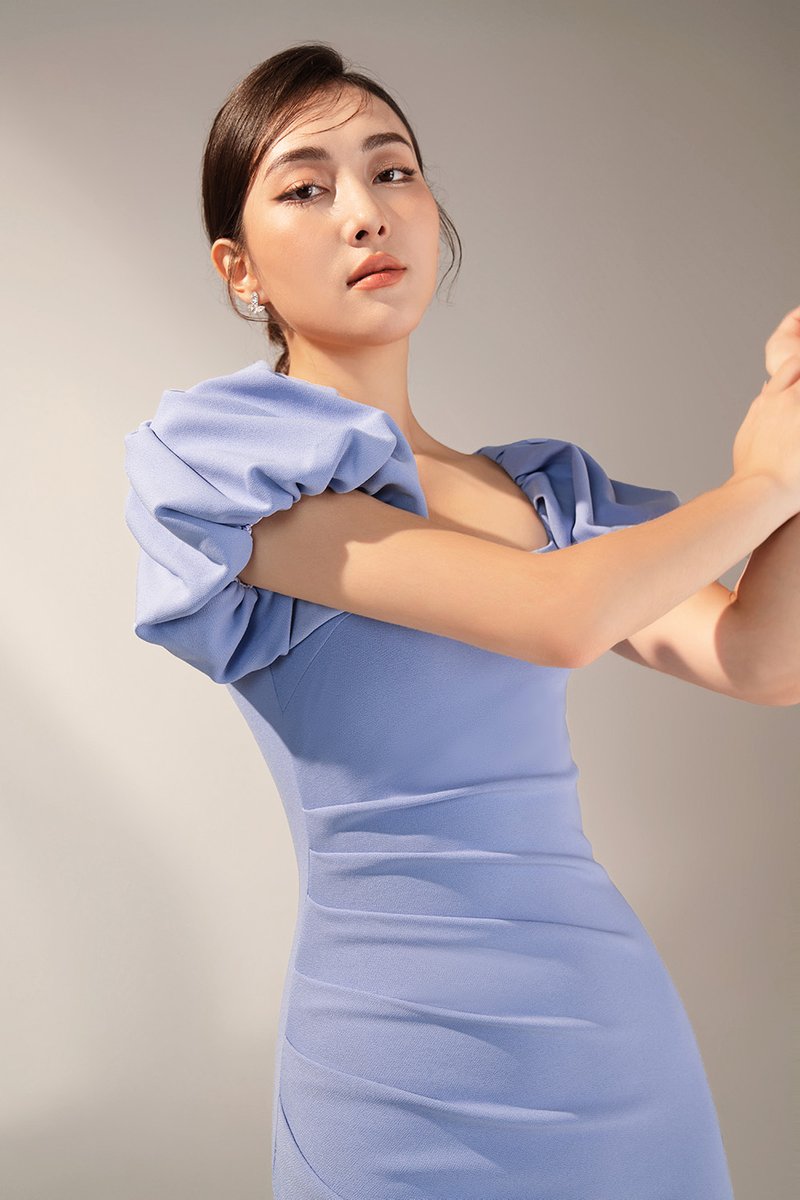 Calista Padded Puffy Sleeves Ruched Midi Dress in Periwinkle Blue