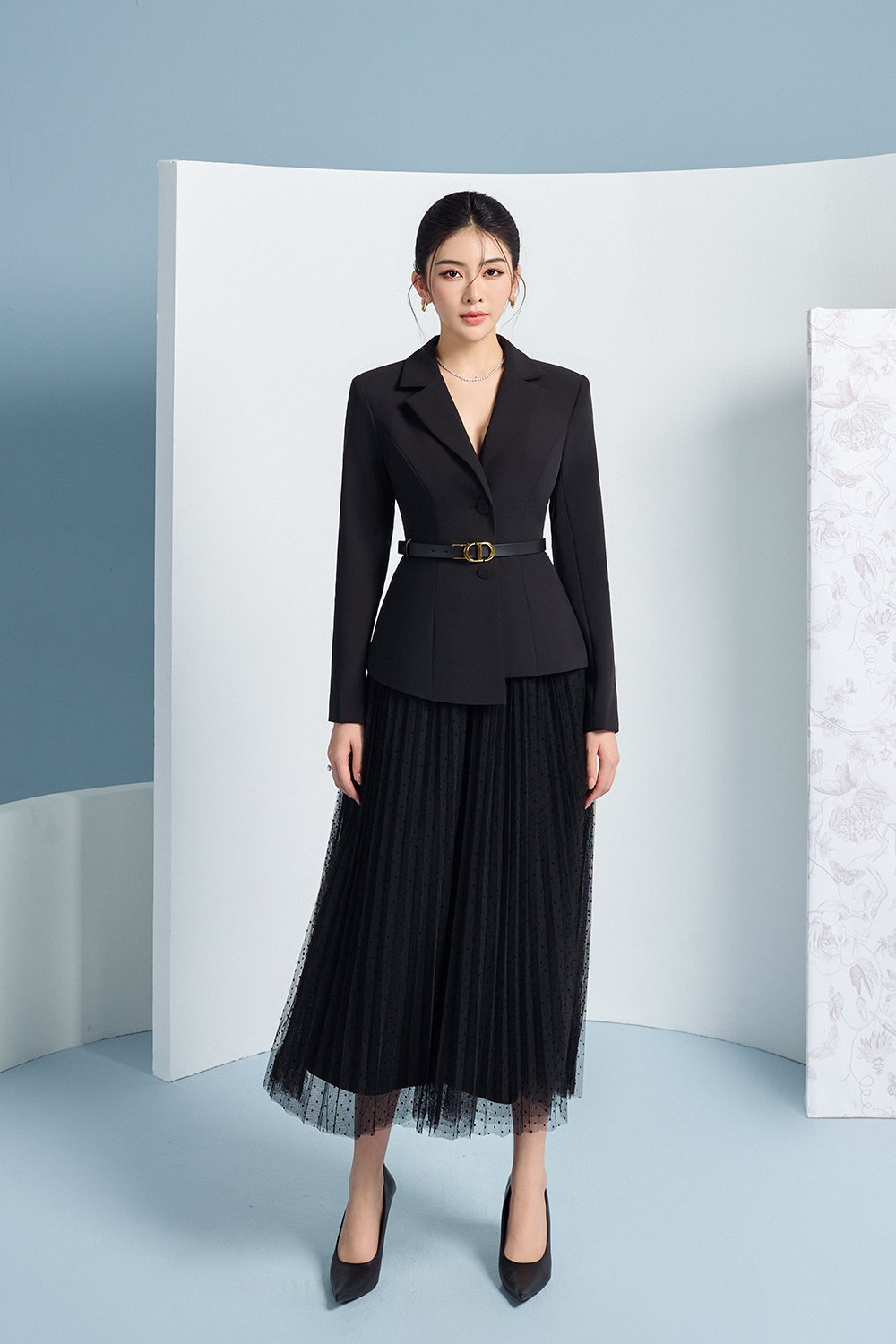 Avelle Tailored Blazer in Classic Black