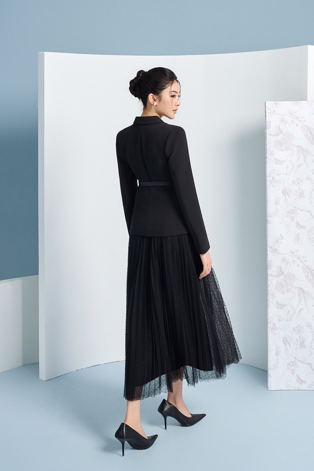 Avelle Tailored Blazer in Classic Black