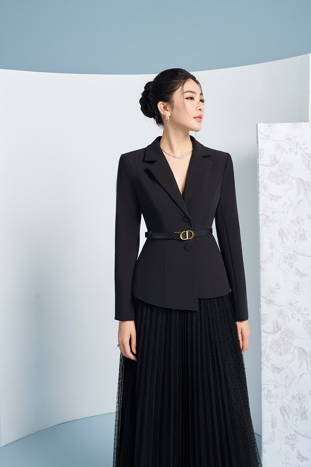Avelle Tailored Blazer in Classic Black