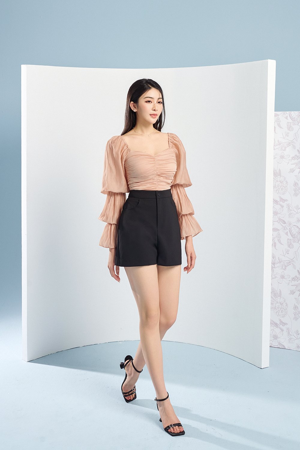 Cl&eacute;ore Sweetheart Puffy Sleeves Blouson in Golden Nude