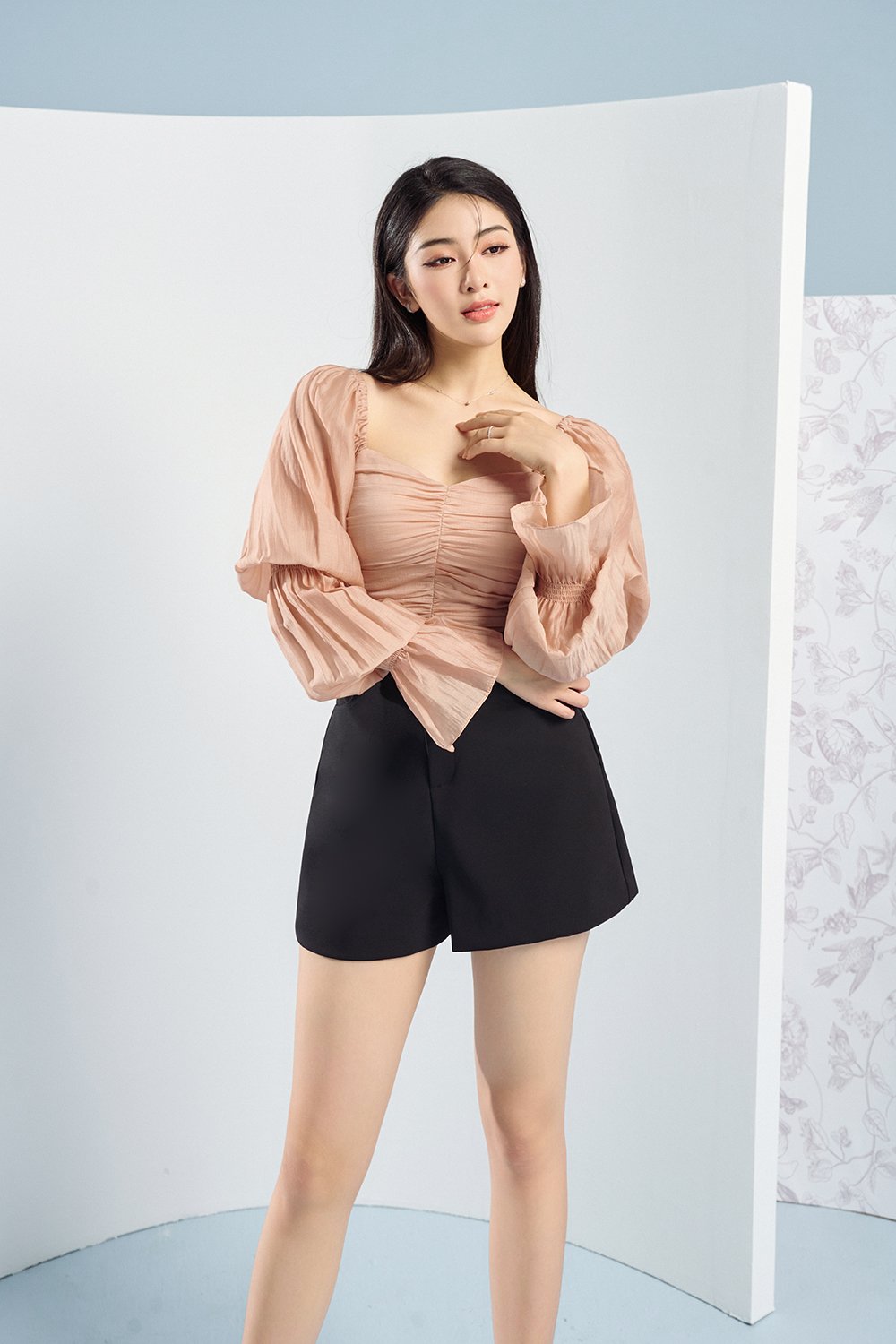 Cl&eacute;ore Sweetheart Puffy Sleeves Blouson in Golden Nude