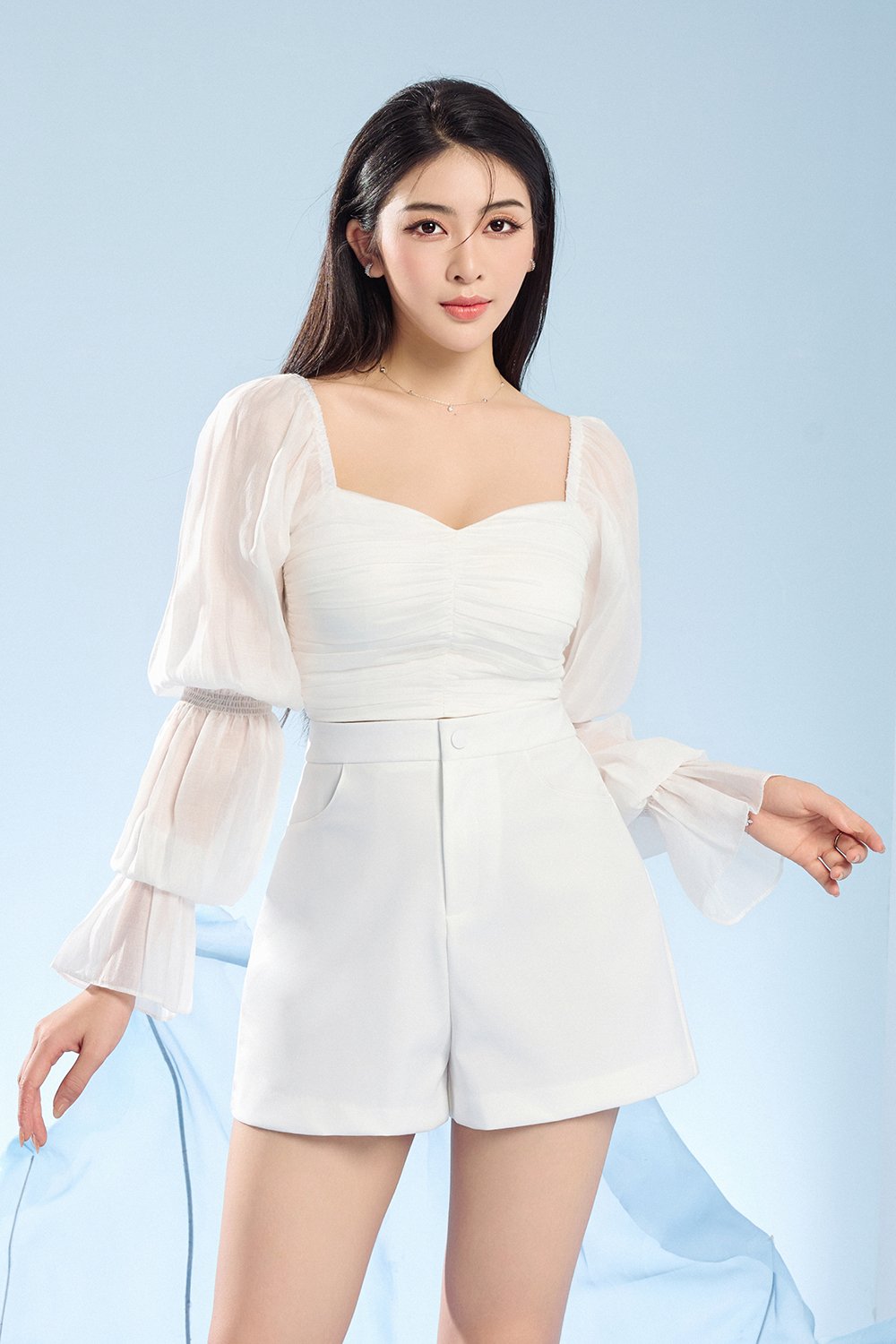 Cl&eacute;ore Sweetheart Puffy Sleeves Blouson in Iconic White