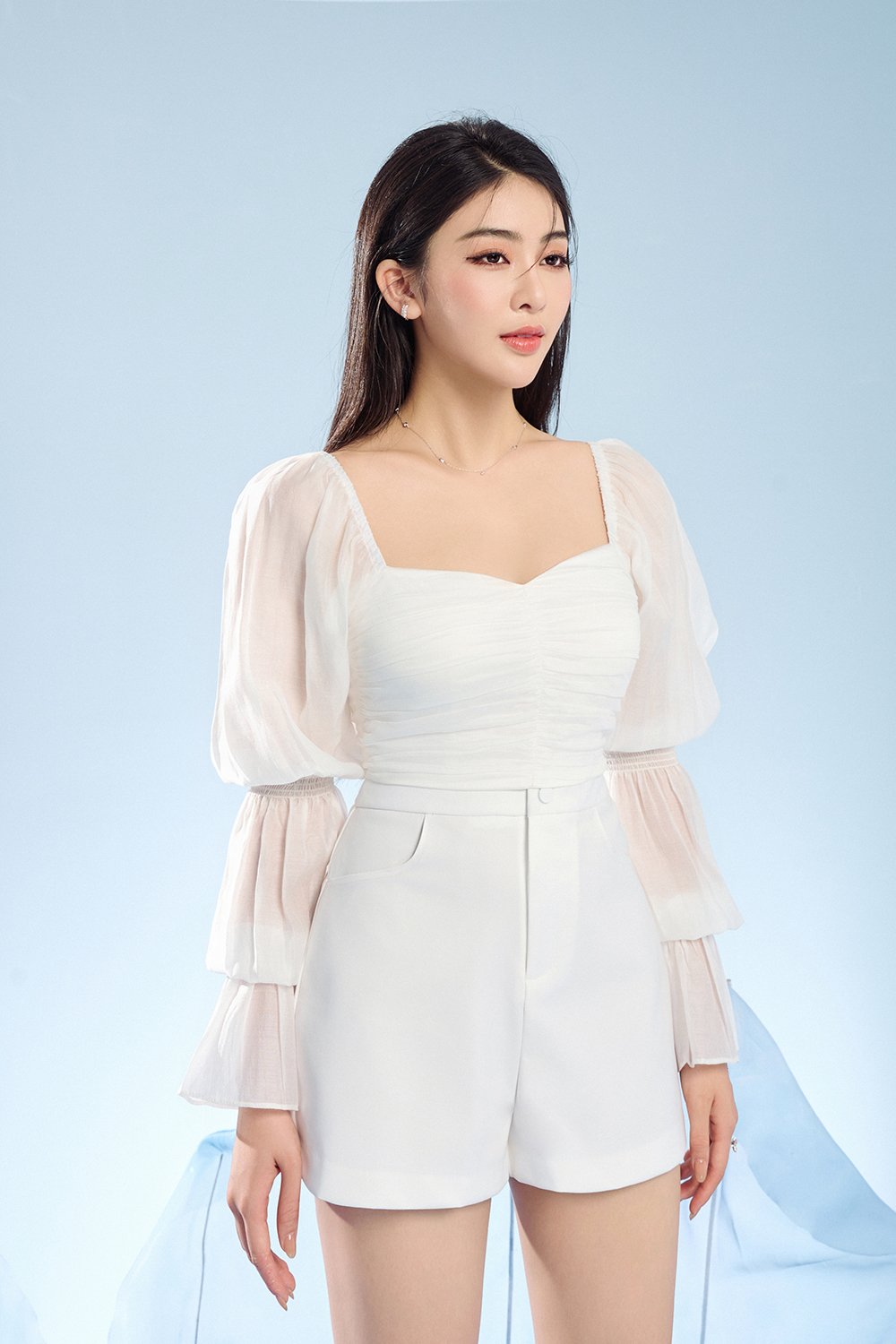 Cl&eacute;ore Sweetheart Puffy Sleeves Blouson in Iconic White