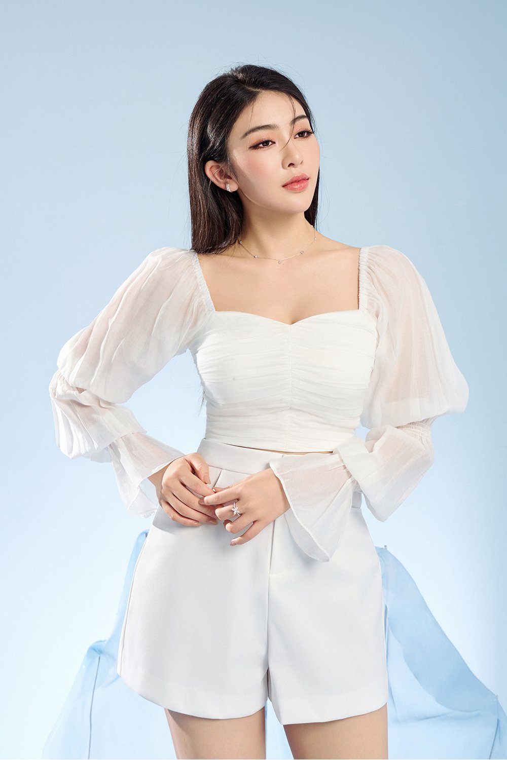 Cl&eacute;ore Sweetheart Puffy Sleeves Blouson in Iconic White