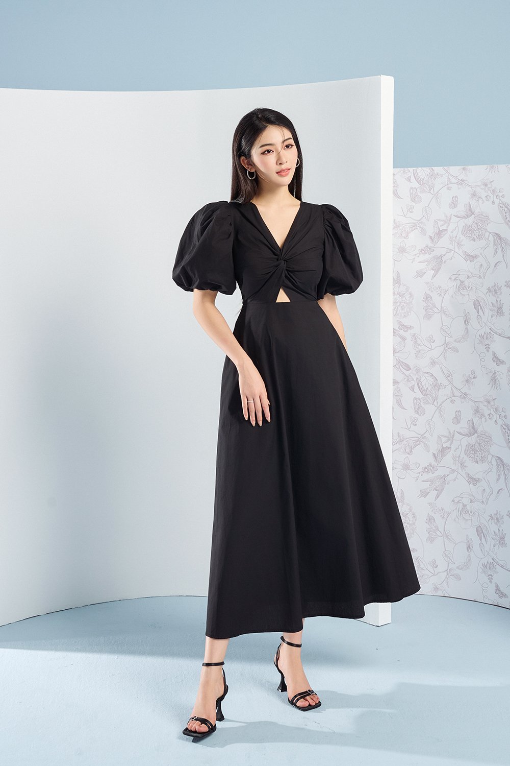 Ellie Puffy Sleeves Midi Dress in Classic Black