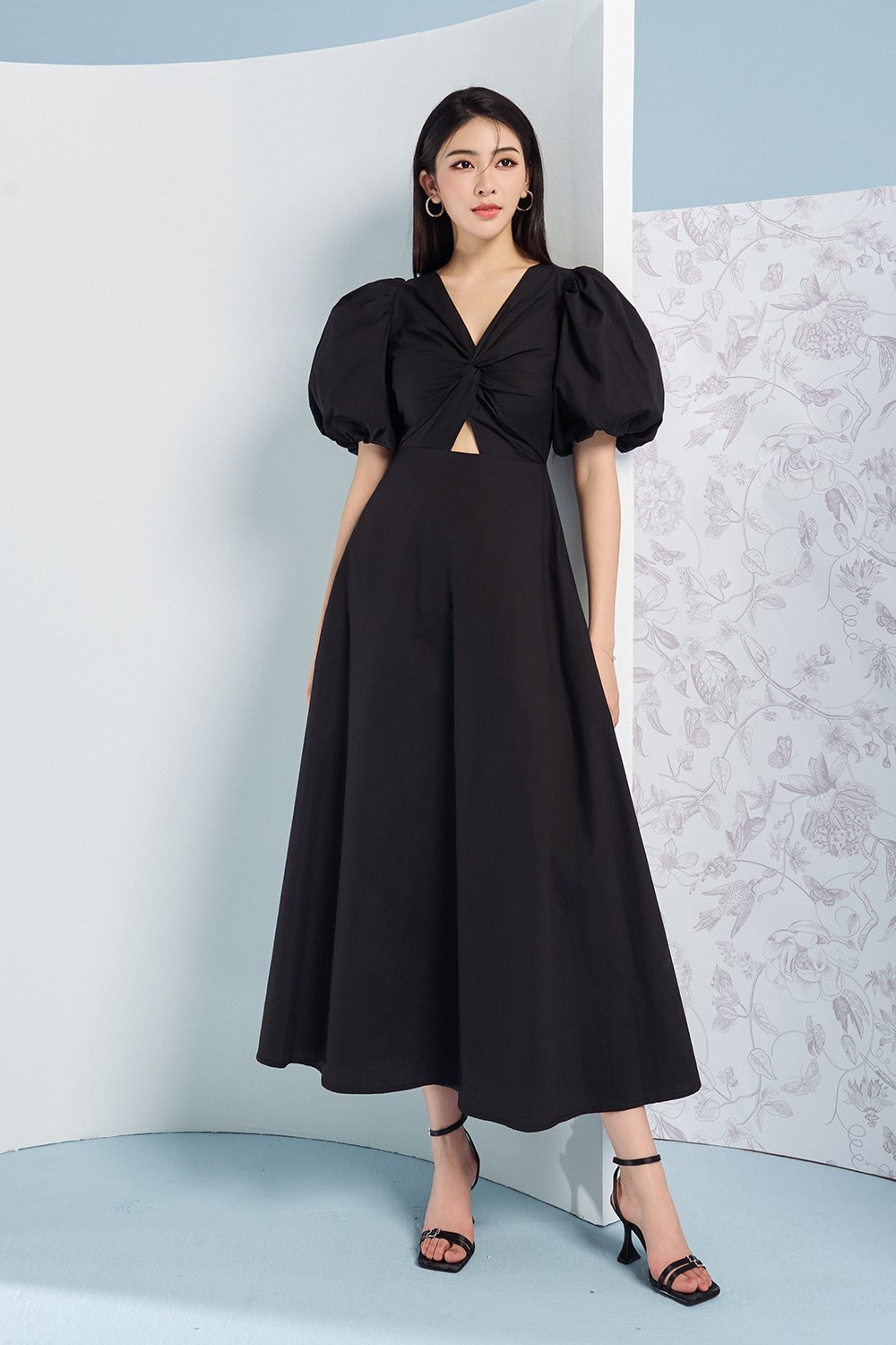 Ellie Puffy Sleeves Midi Dress in Classic Black