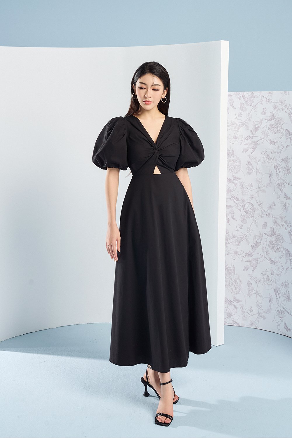 Ellie Puffy Sleeves Midi Dress in Classic Black
