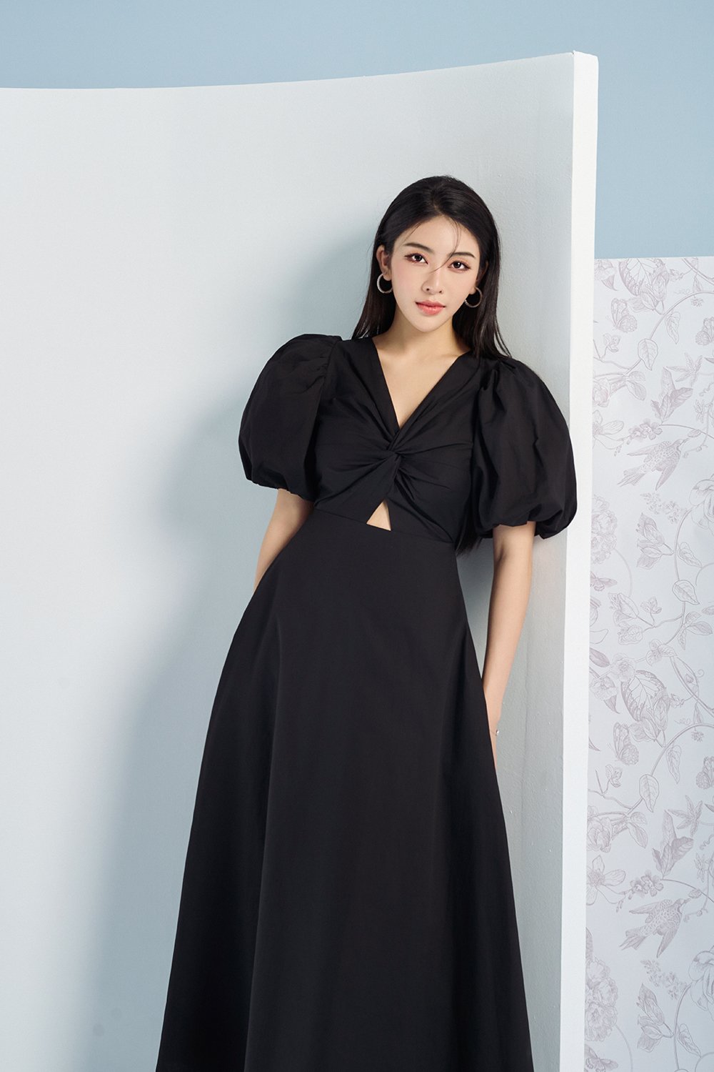 Ellie Puffy Sleeves Midi Dress in Classic Black