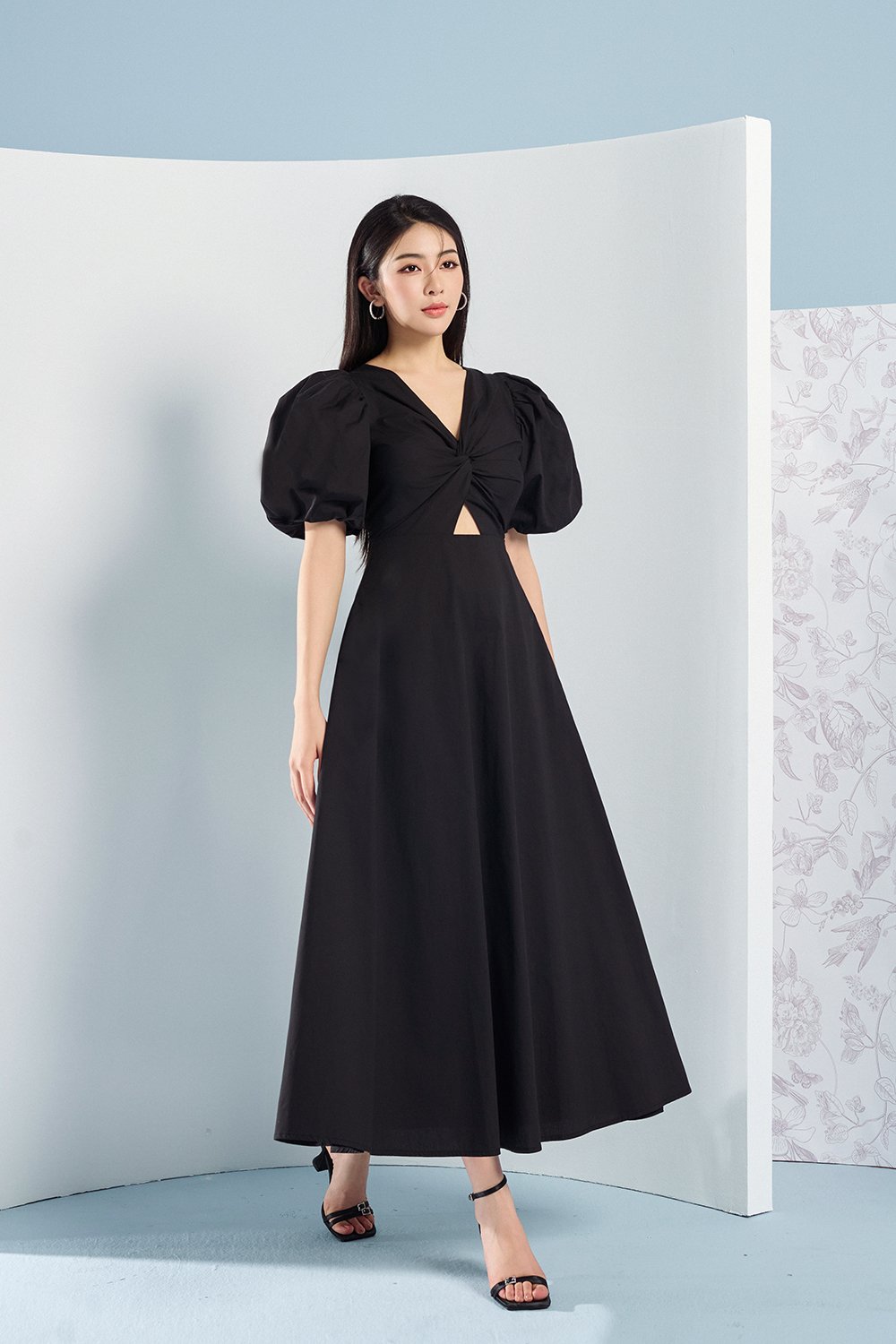 Ellie Puffy Sleeves Midi Dress in Classic Black