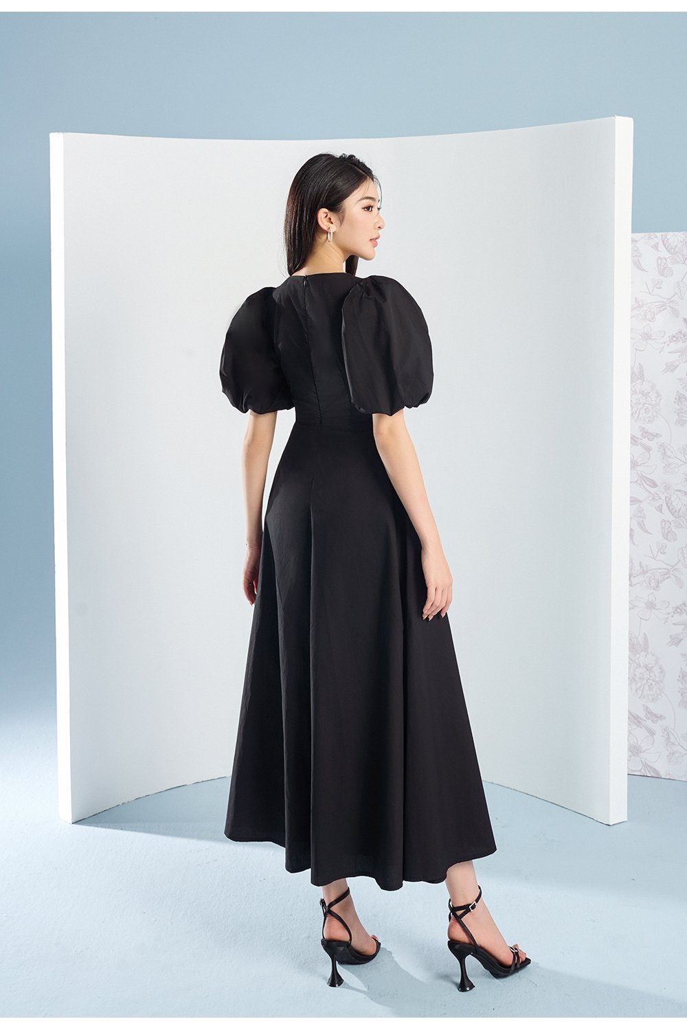 Ellie Puffy Sleeves Midi Dress in Classic Black