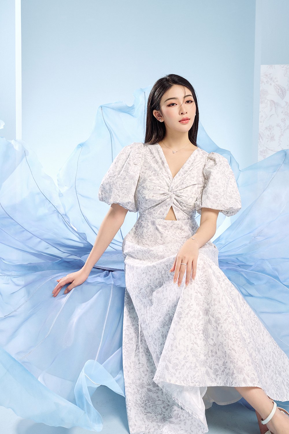 Ellie Puffy Sleeves Midi Dress in Grey Toile de Jouy