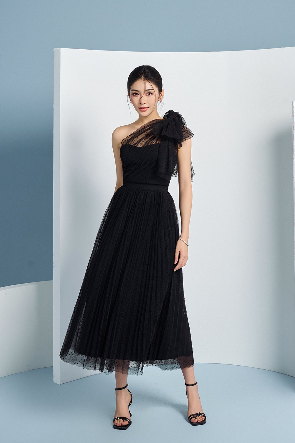 Ember Tulle Detachable Bow Toga Cropped Top in Classic Black