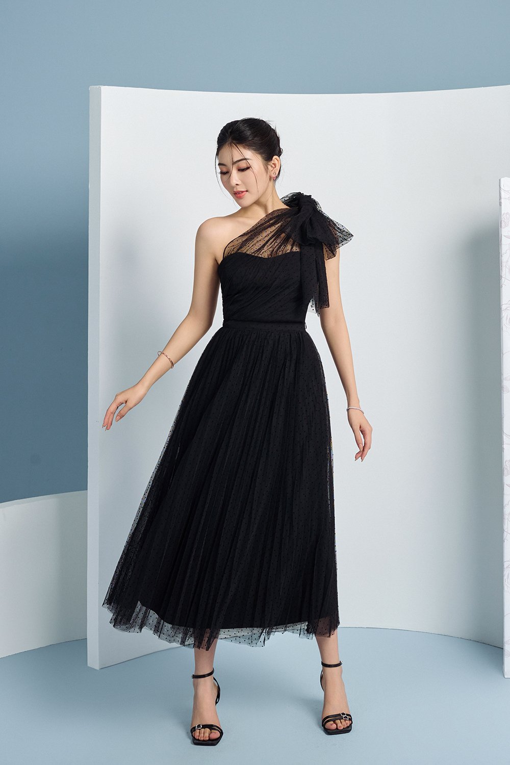Ember Tulle Detachable Bow Toga Cropped Top in Classic Black