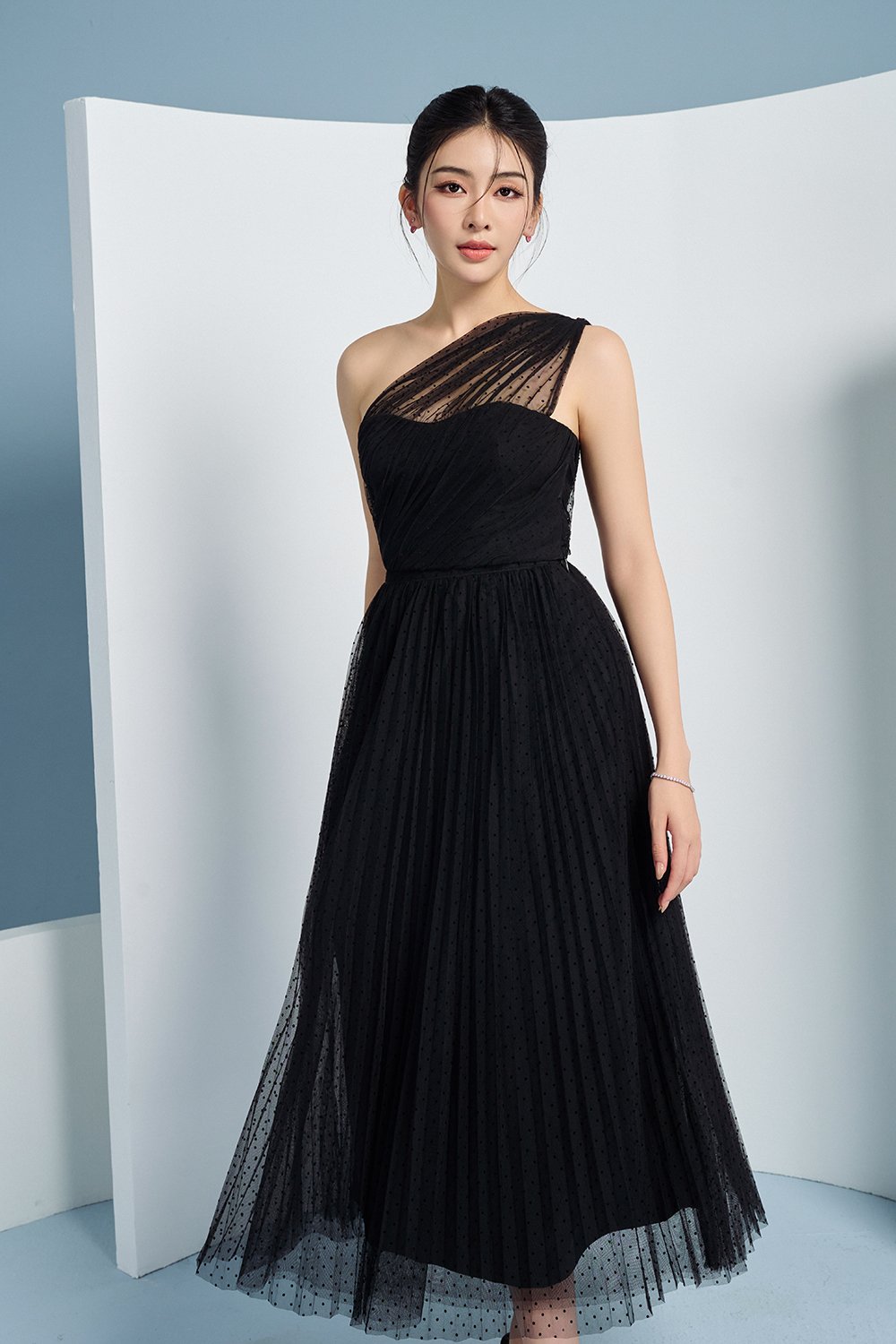 Averie Tulle Pleated Midi Skirt in Classic Black