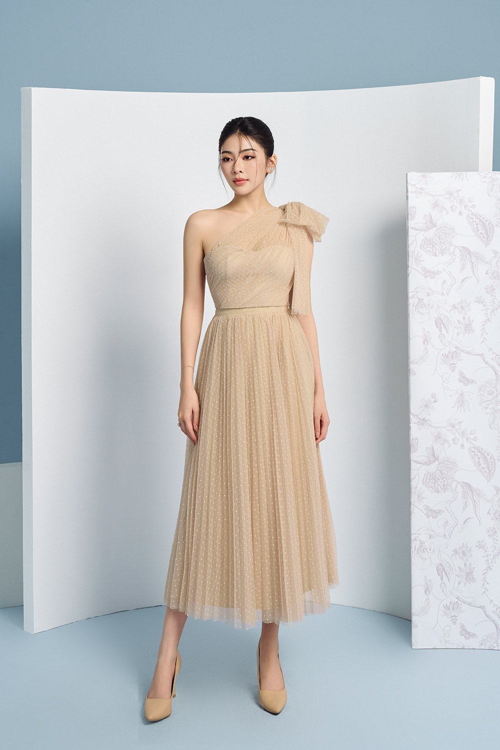 Ember Tulle Detachable Bow Toga Cropped Top in Nude