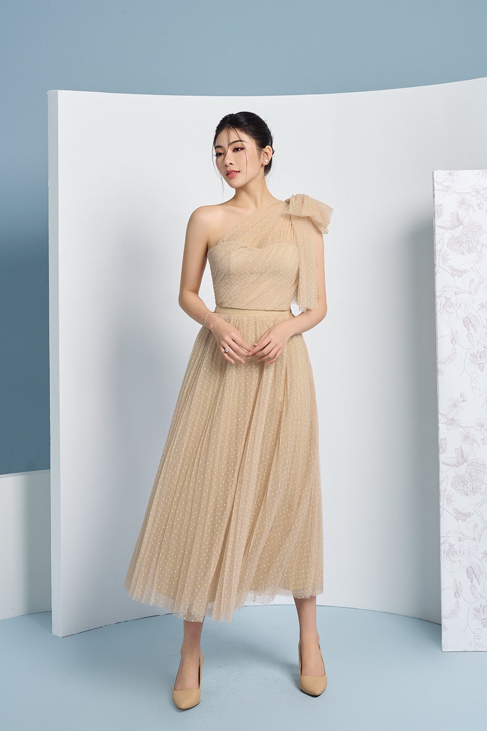 Ember Tulle Detachable Bow Toga Cropped Top in Nude