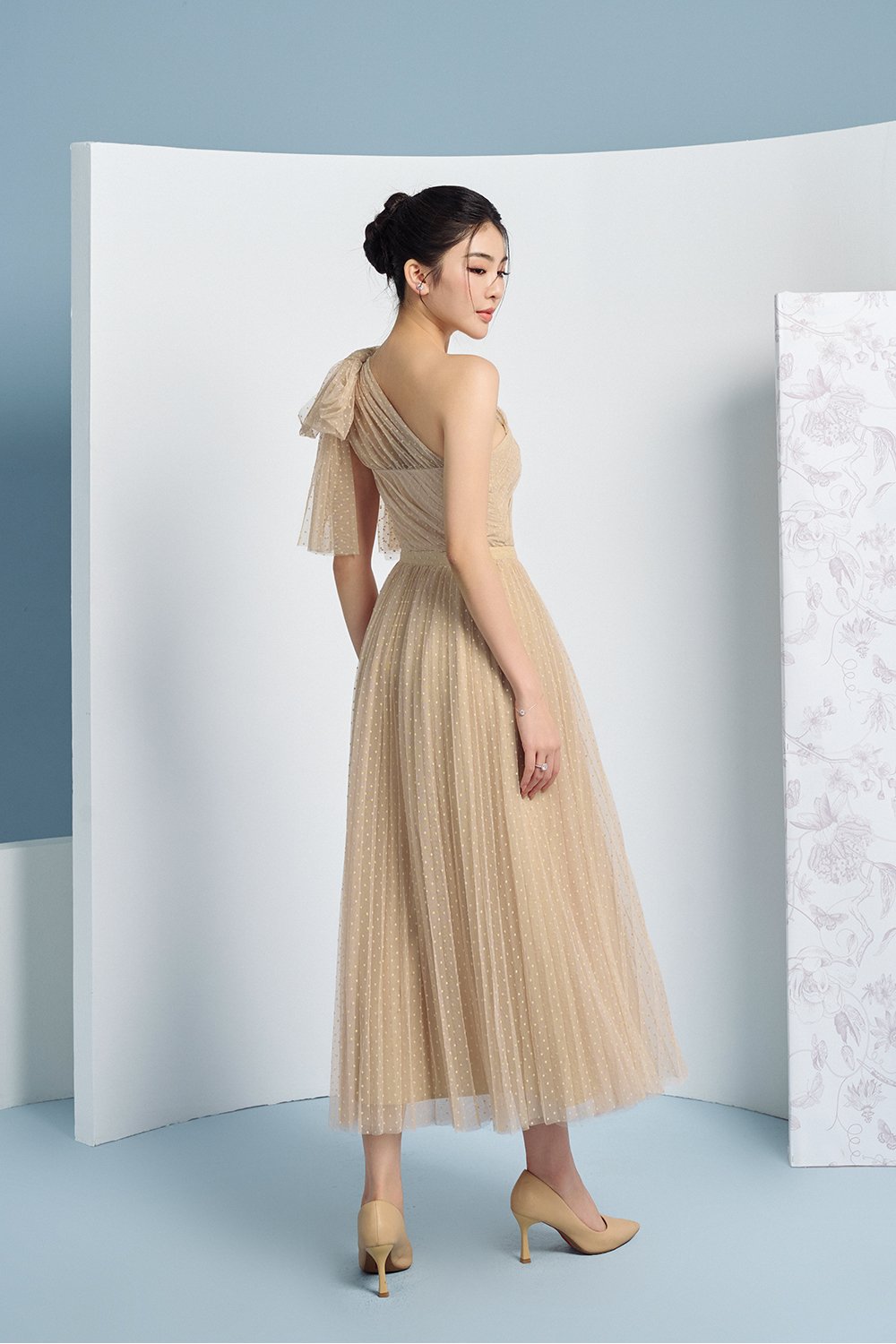 Ember Tulle Detachable Bow Toga Cropped Top in Nude