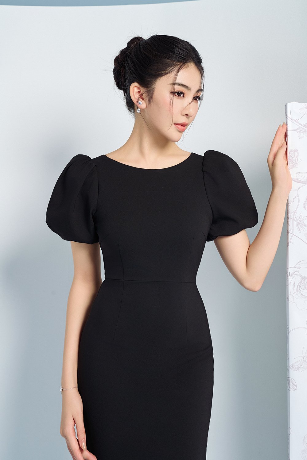 Emery Puffy Sleeves Pencil Dress in Classic Black