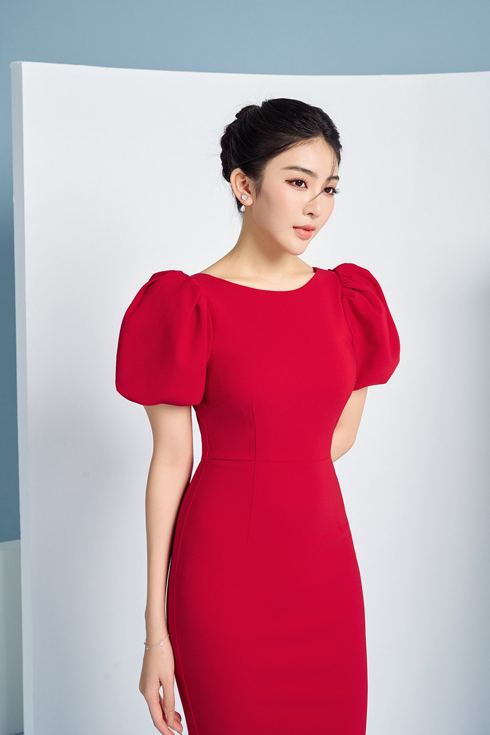Emery Puffy Sleeves Pencil Dress in True Red