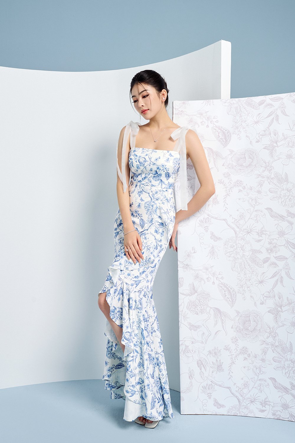 Everlee Movement Mermaid Dress with Organza Ribbon Straps in Avery Blue &Eacute;clat Toile de Jouy