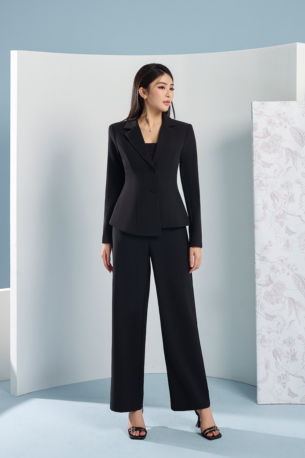 Avelle Tailored Blazer in Classic Black