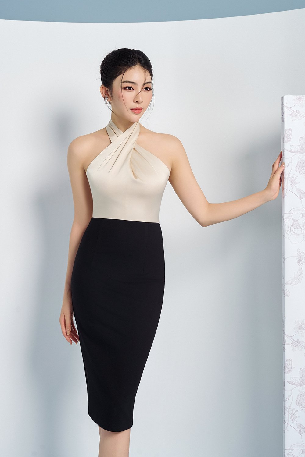 Veryn Detachable Ribbon Halter Neck Pencil Dress in Cream/Black