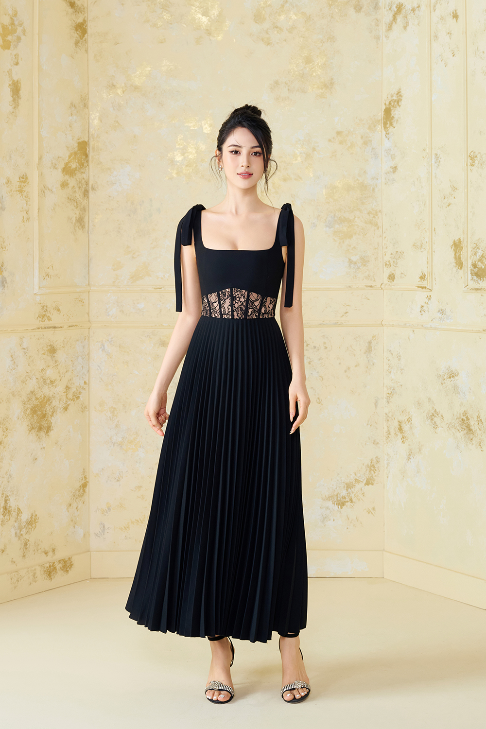 Black pleated discount maxi dress