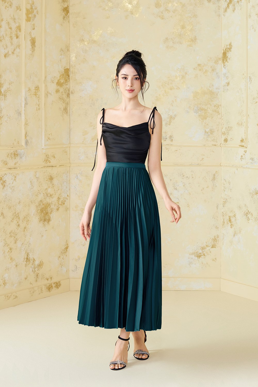 Seraphine Pleated Midi Skirt in Emerald