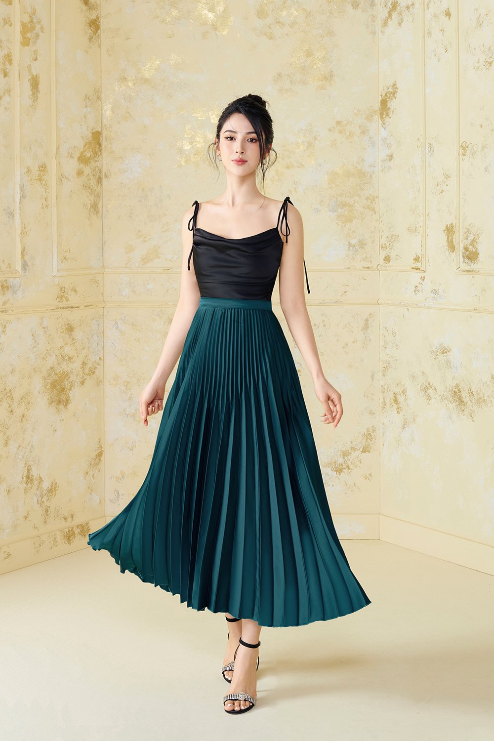 Seraphine Pleated Midi Skirt in Emerald