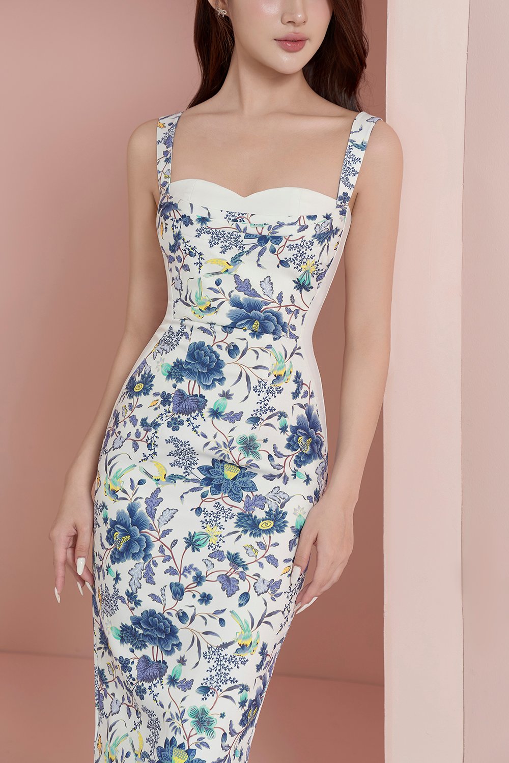 Evony Oriental Printed Pencil Dress in Iconic White/Blue Oriental Print
