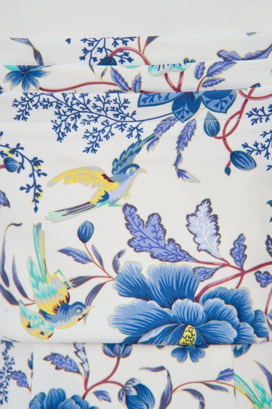 Evony Oriental Printed Pencil Dress in Iconic White/Blue Oriental Print