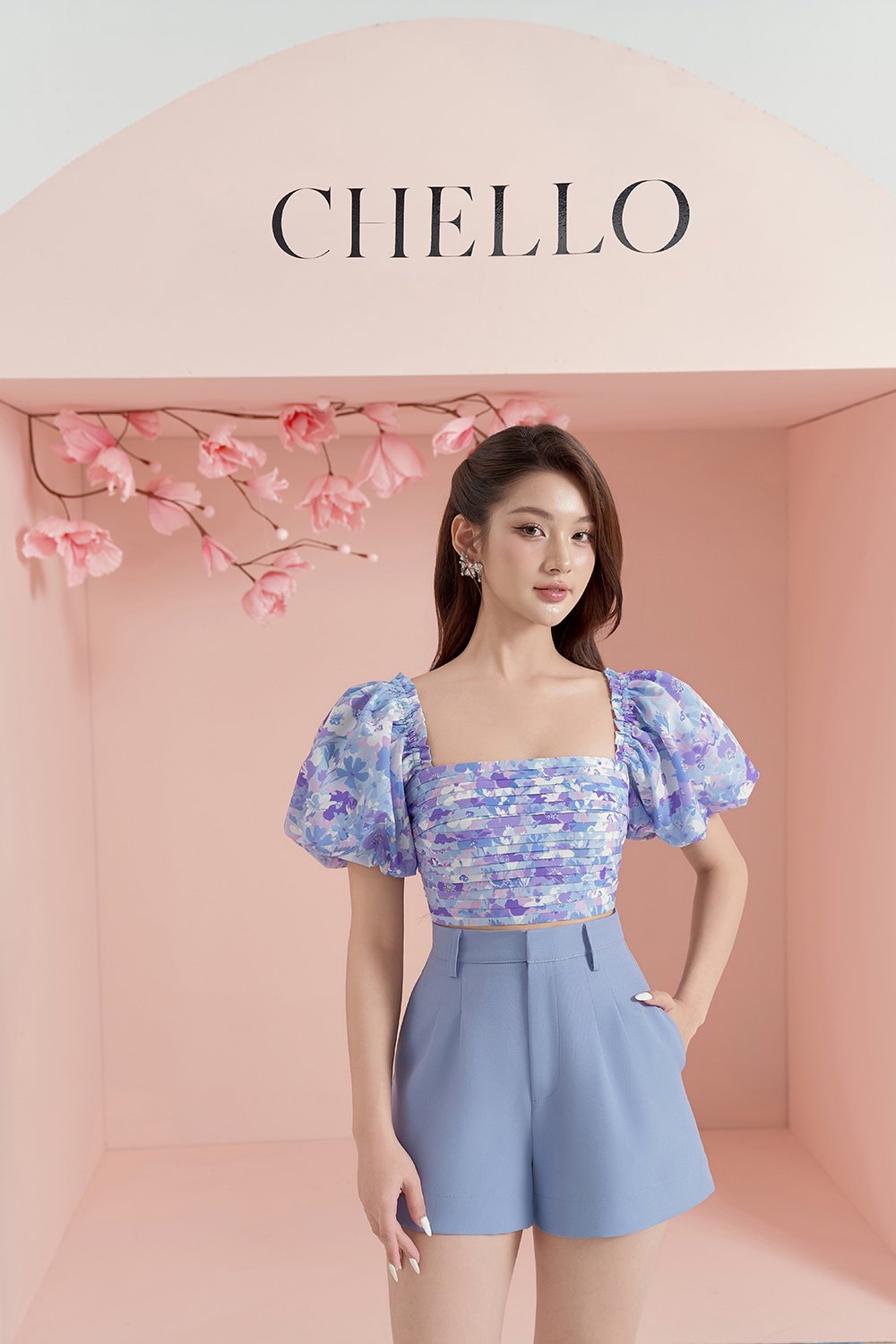 Harlyn Pleated Floral Prints Puff Sleeves Top in Blue/Purple Floral Prints